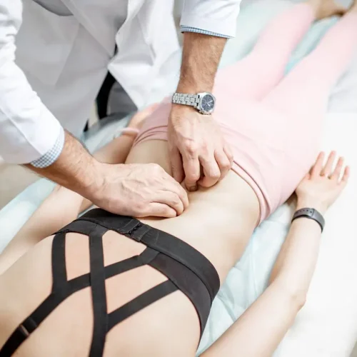 manual-treatment-to-a-woman-39-s-back-YVAUW5F_02